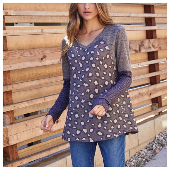 ✨LAST ONE✨V neck leopard print tunic top - Picture 3 of 8